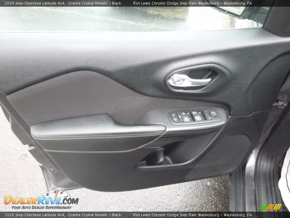 2016 Jeep Cherokee Latitude 4x4 Granite Crystal Metallic / Black Photo #13