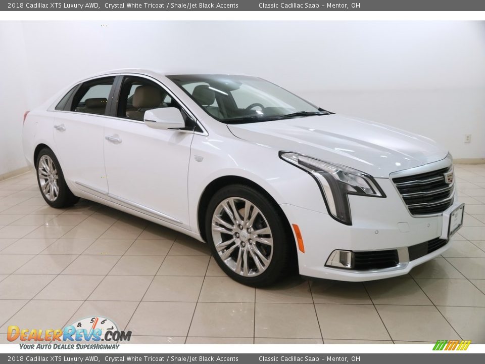 Front 3/4 View of 2018 Cadillac XTS Luxury AWD Photo #1