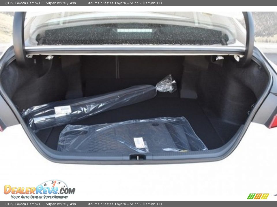 2019 Toyota Camry LE Super White / Ash Photo #30