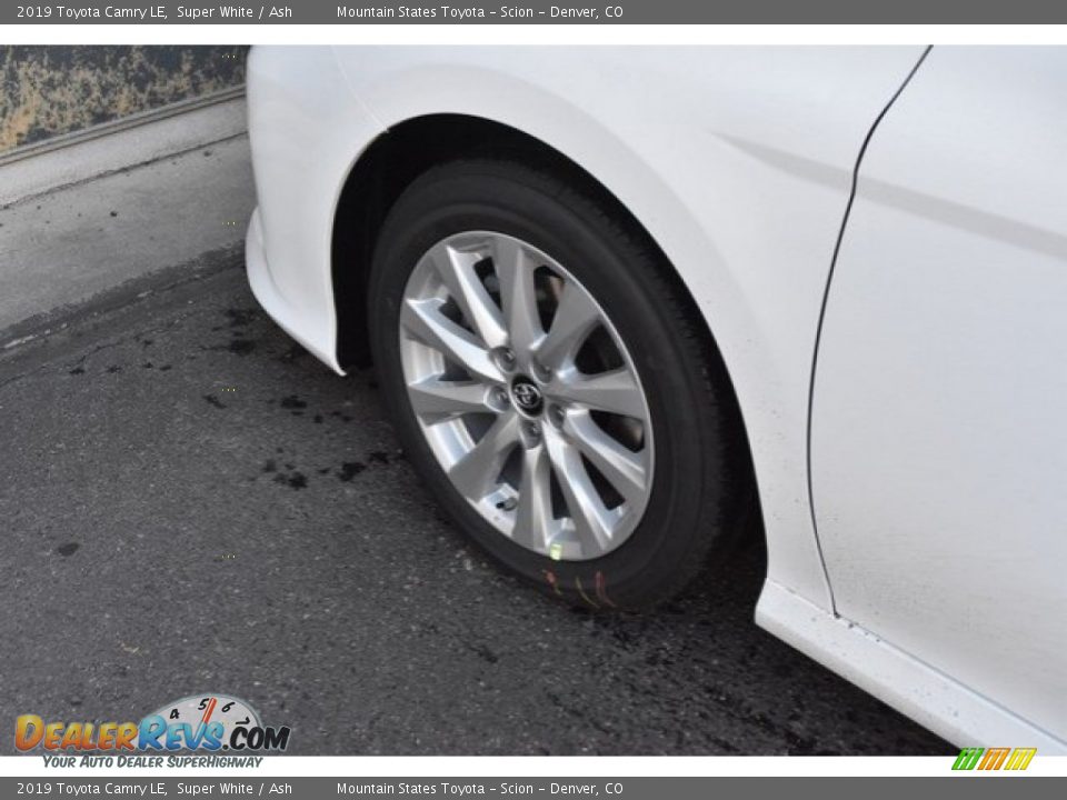 2019 Toyota Camry LE Super White / Ash Photo #32