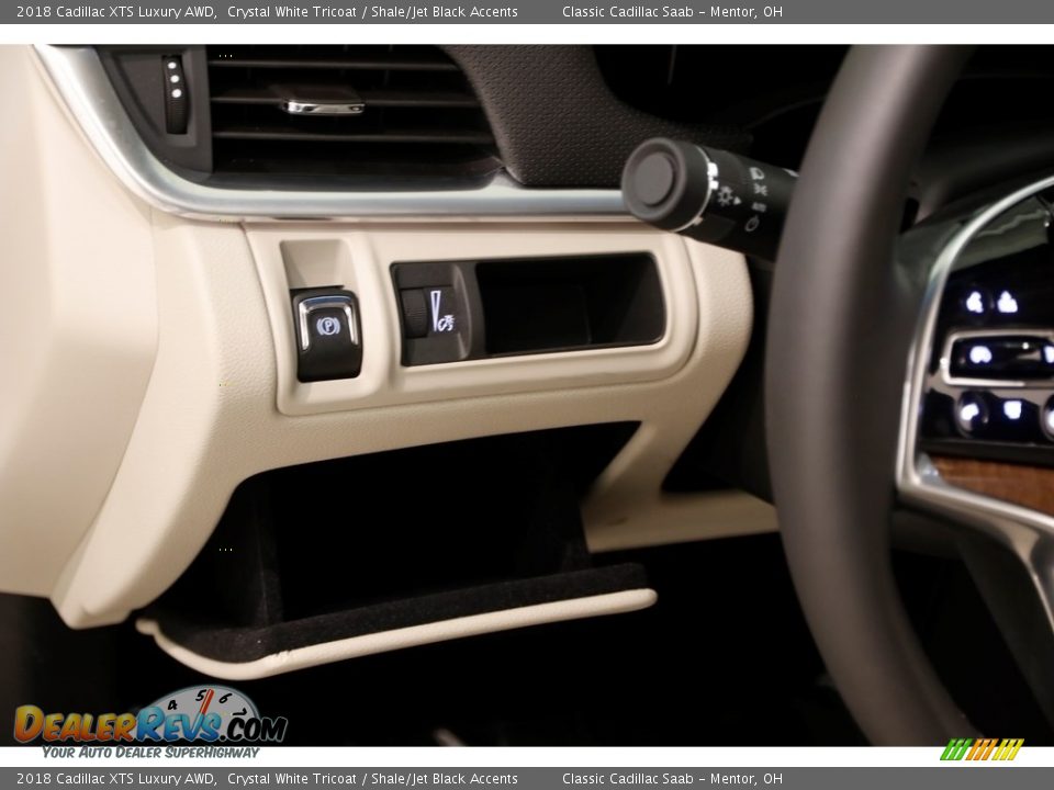 2018 Cadillac XTS Luxury AWD Crystal White Tricoat / Shale/Jet Black Accents Photo #5