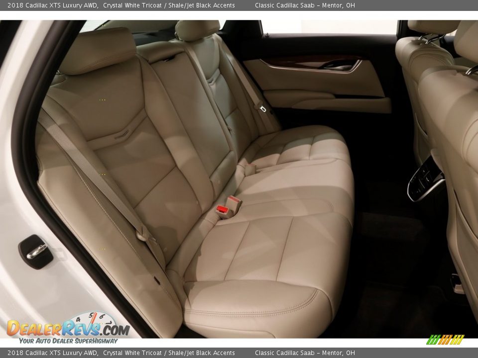 2018 Cadillac XTS Luxury AWD Crystal White Tricoat / Shale/Jet Black Accents Photo #22