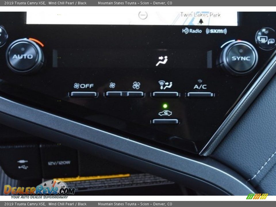 2019 Toyota Camry XSE Wind Chill Pearl / Black Photo #29