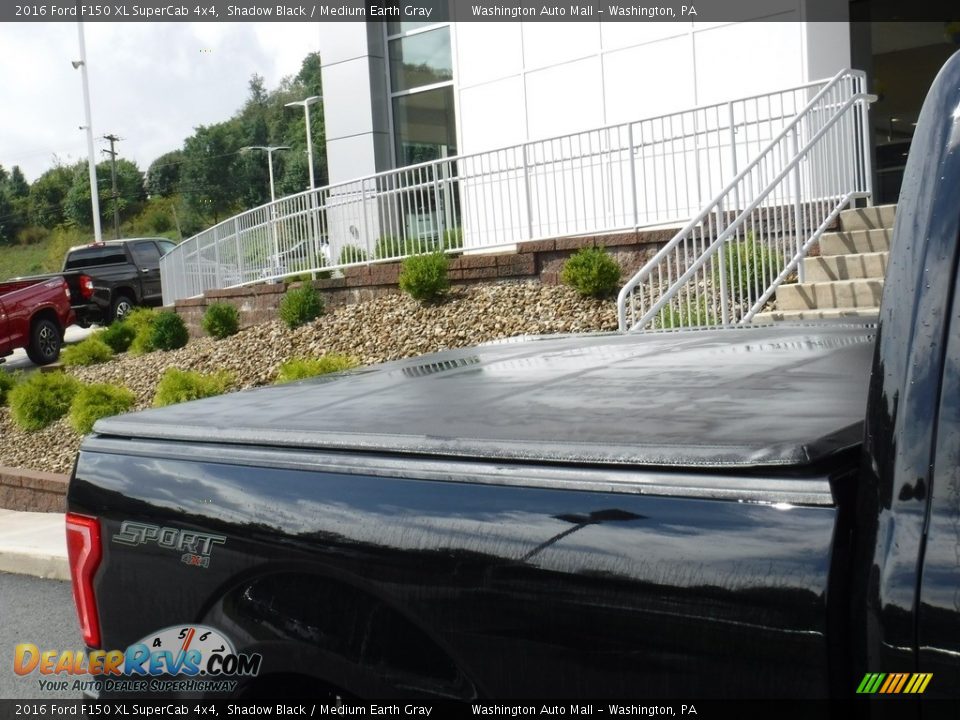 2016 Ford F150 XL SuperCab 4x4 Shadow Black / Medium Earth Gray Photo #5