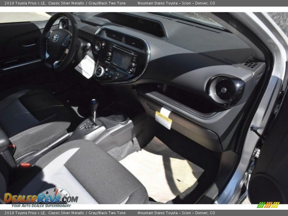 2019 Toyota Prius c LE Classic Silver Metallic / Gray/Black Two Tone Photo #10