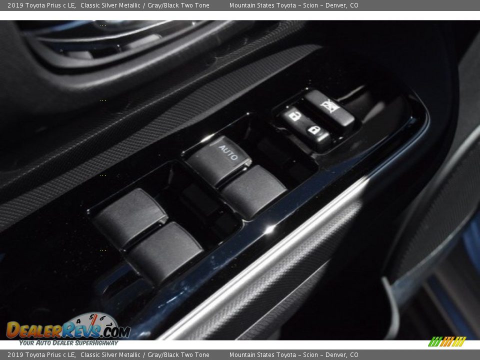 2019 Toyota Prius c LE Classic Silver Metallic / Gray/Black Two Tone Photo #23