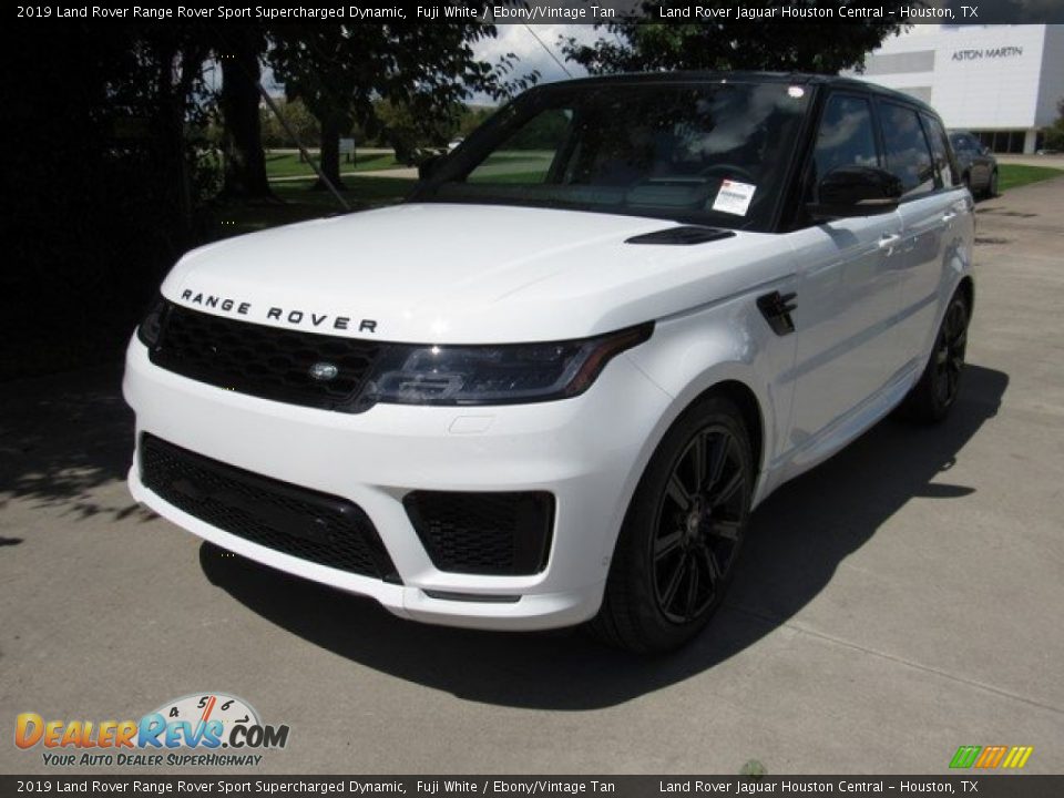 Front 3/4 View of 2019 Land Rover Range Rover Sport Supercharged Dynamic Photo #10