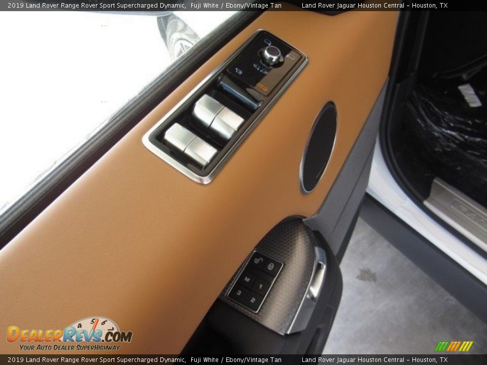 Controls of 2019 Land Rover Range Rover Sport Supercharged Dynamic Photo #24