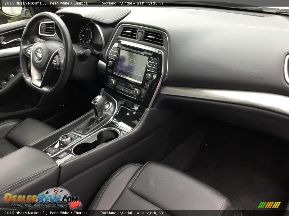 2016 Nissan Maxima SL Pearl White / Charcoal Photo #25