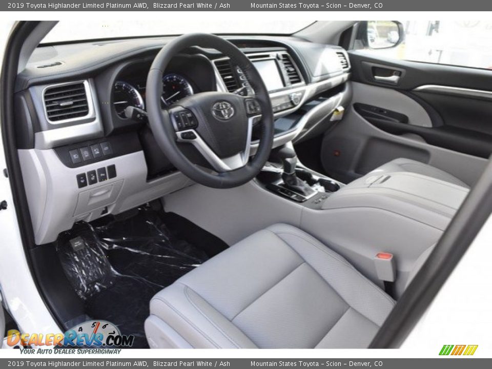 Ash Interior - 2019 Toyota Highlander Limited Platinum AWD Photo #5