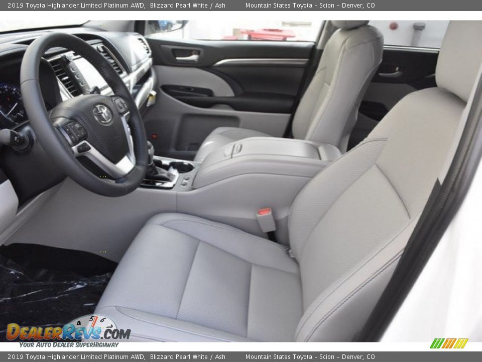 Front Seat of 2019 Toyota Highlander Limited Platinum AWD Photo #6