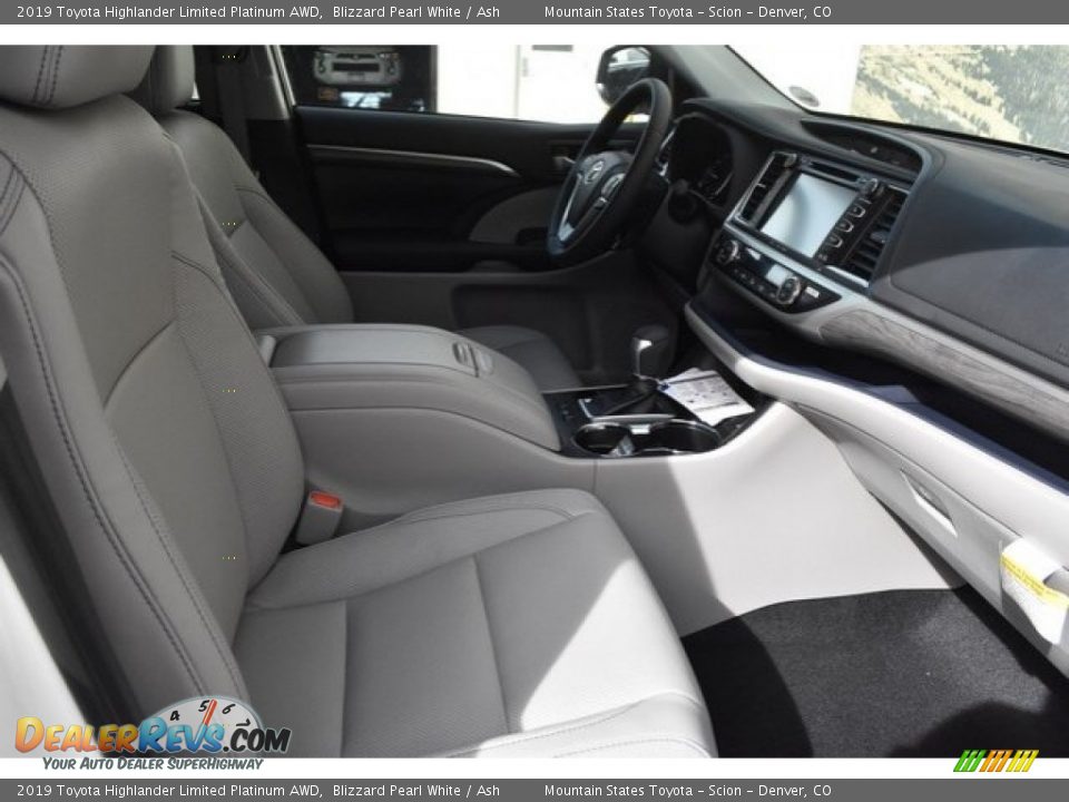 Front Seat of 2019 Toyota Highlander Limited Platinum AWD Photo #12