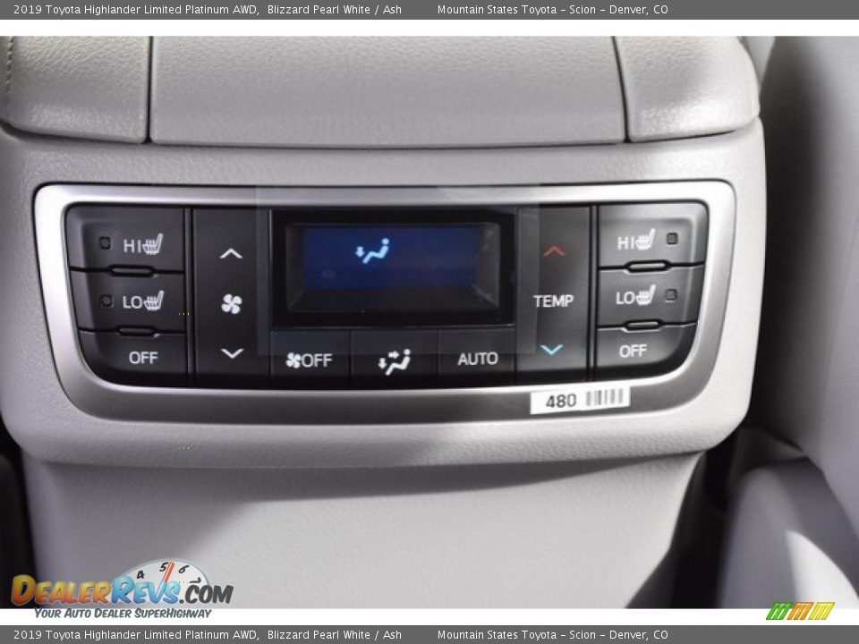 Controls of 2019 Toyota Highlander Limited Platinum AWD Photo #17