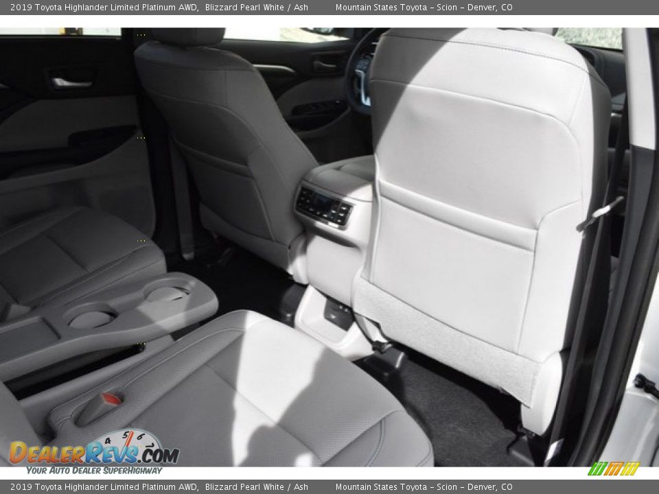 2019 Toyota Highlander Limited Platinum AWD Blizzard Pearl White / Ash Photo #18
