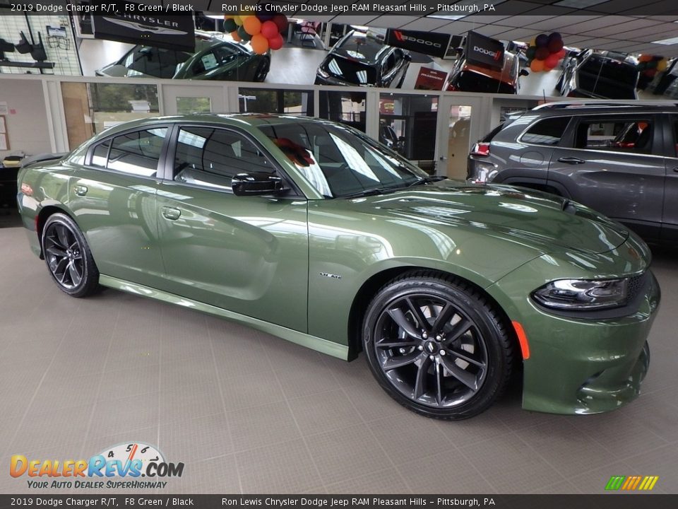 Front 3/4 View of 2019 Dodge Charger R/T Photo #7