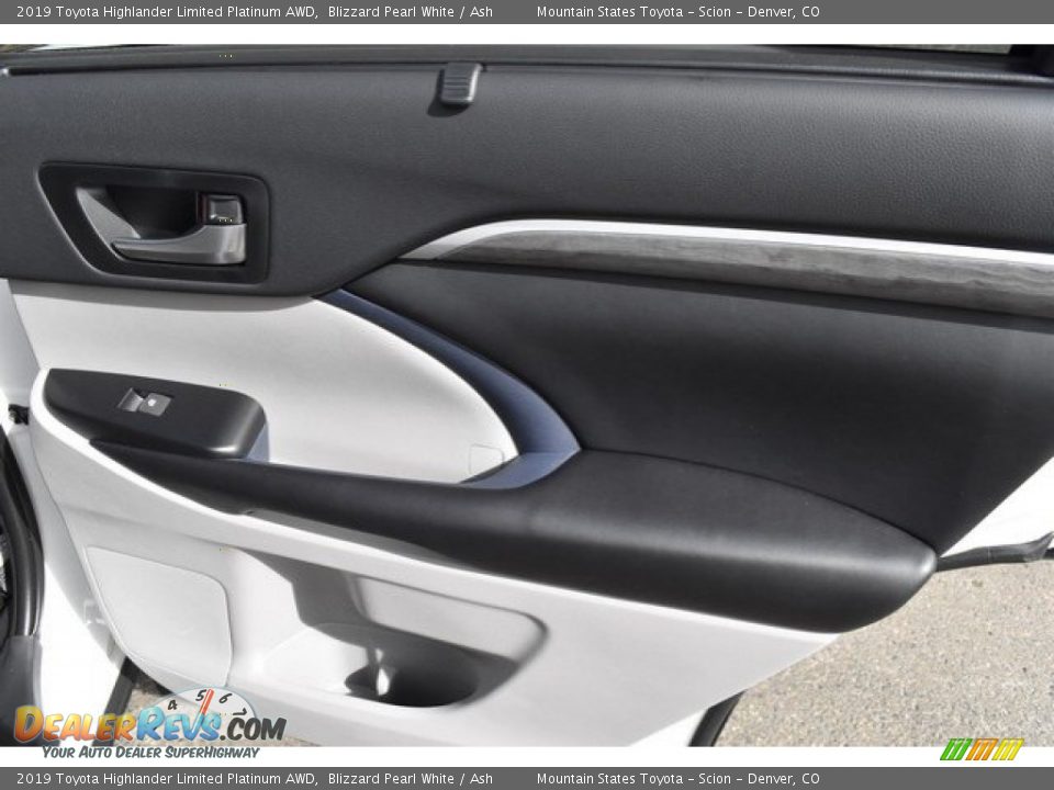 Door Panel of 2019 Toyota Highlander Limited Platinum AWD Photo #26