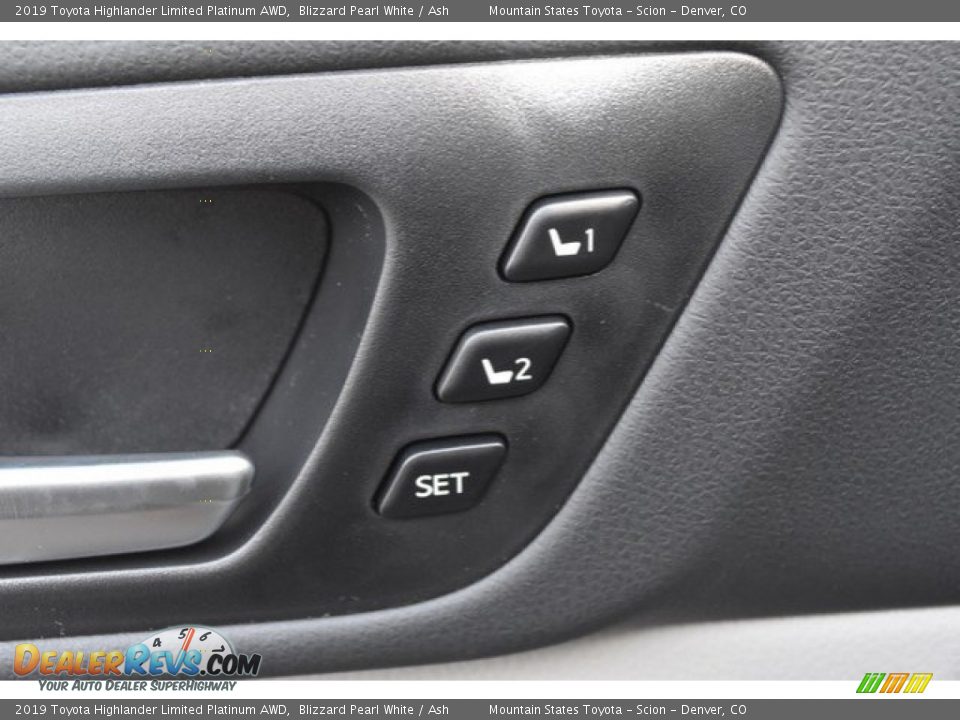 Controls of 2019 Toyota Highlander Limited Platinum AWD Photo #28