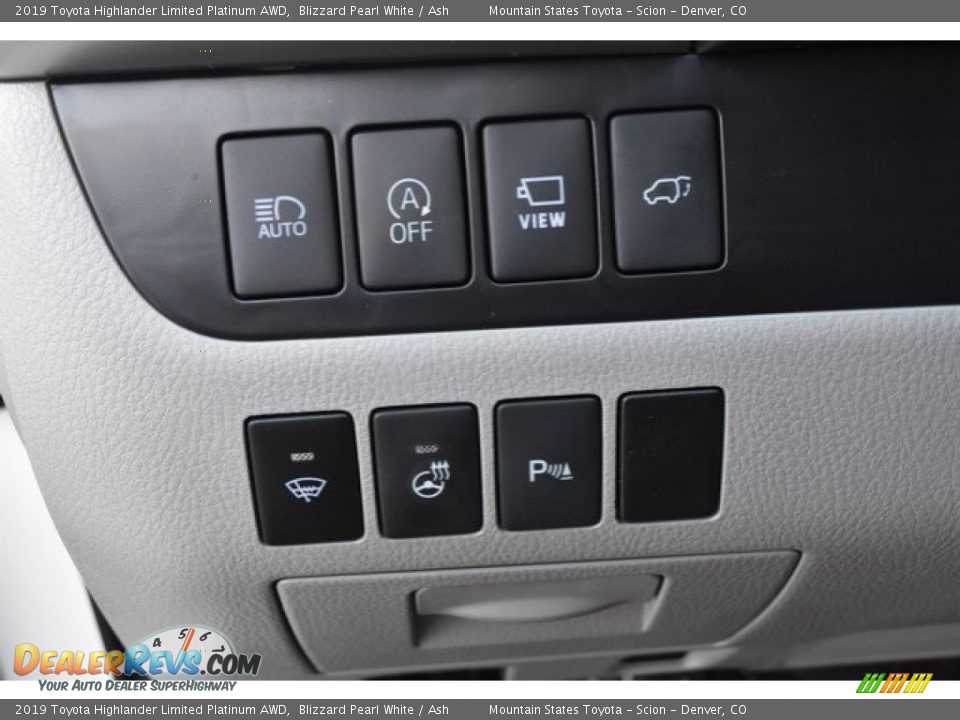 Controls of 2019 Toyota Highlander Limited Platinum AWD Photo #29