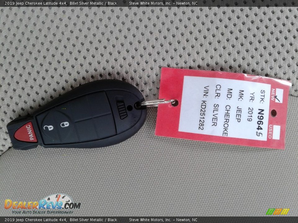 2019 Jeep Cherokee Latitude 4x4 Billet Silver Metallic / Black Photo #25