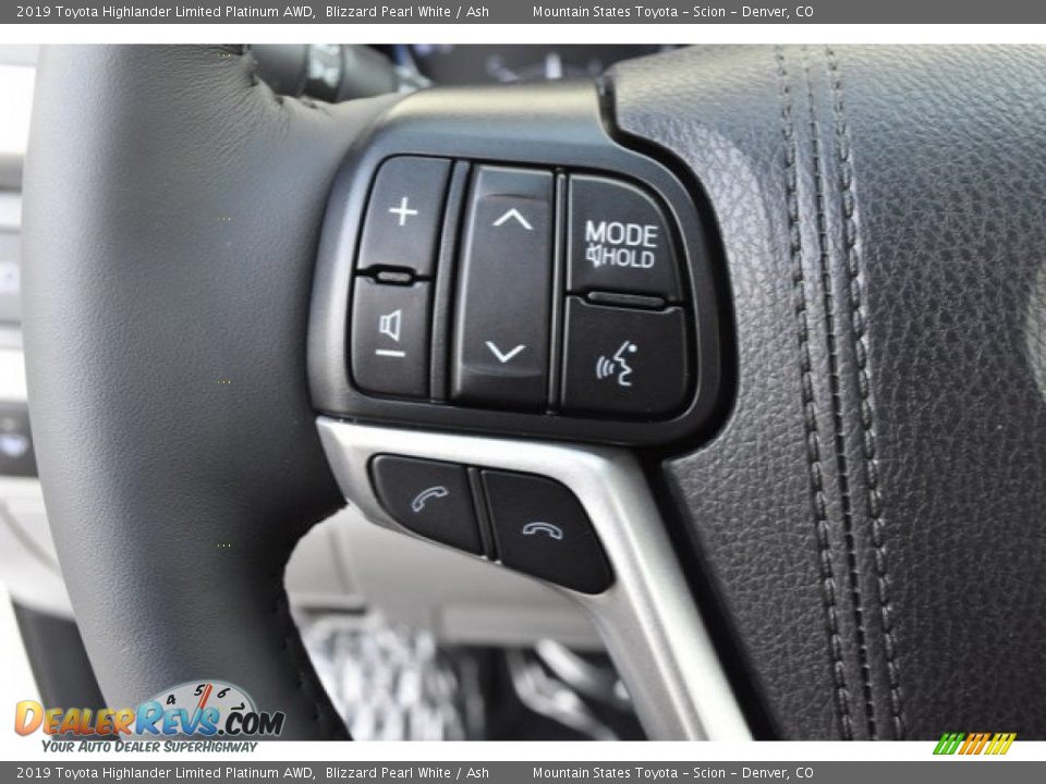 2019 Toyota Highlander Limited Platinum AWD Steering Wheel Photo #30