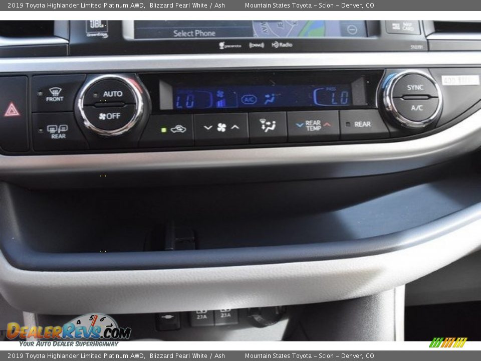 Controls of 2019 Toyota Highlander Limited Platinum AWD Photo #33