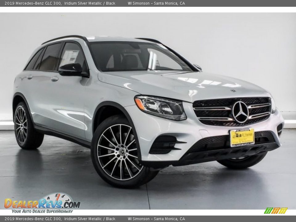 Front 3/4 View of 2019 Mercedes-Benz GLC 300 Photo #12