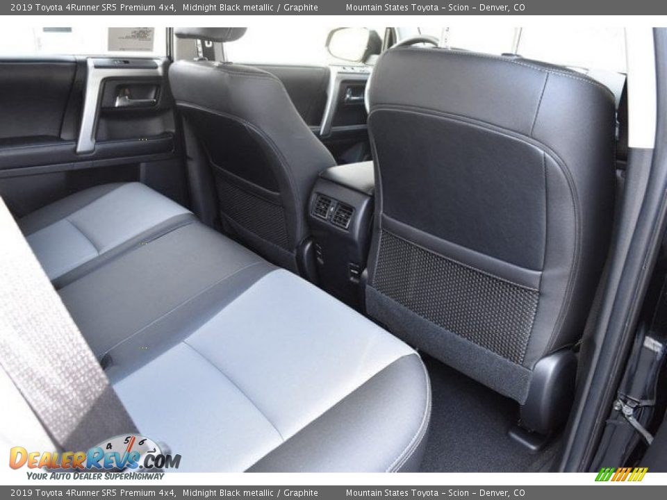 2019 Toyota 4Runner SR5 Premium 4x4 Midnight Black metallic / Graphite Photo #17