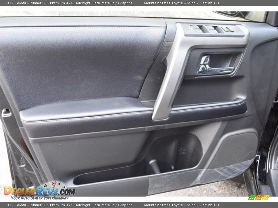 2019 Toyota 4Runner SR5 Premium 4x4 Midnight Black metallic / Graphite Photo #20