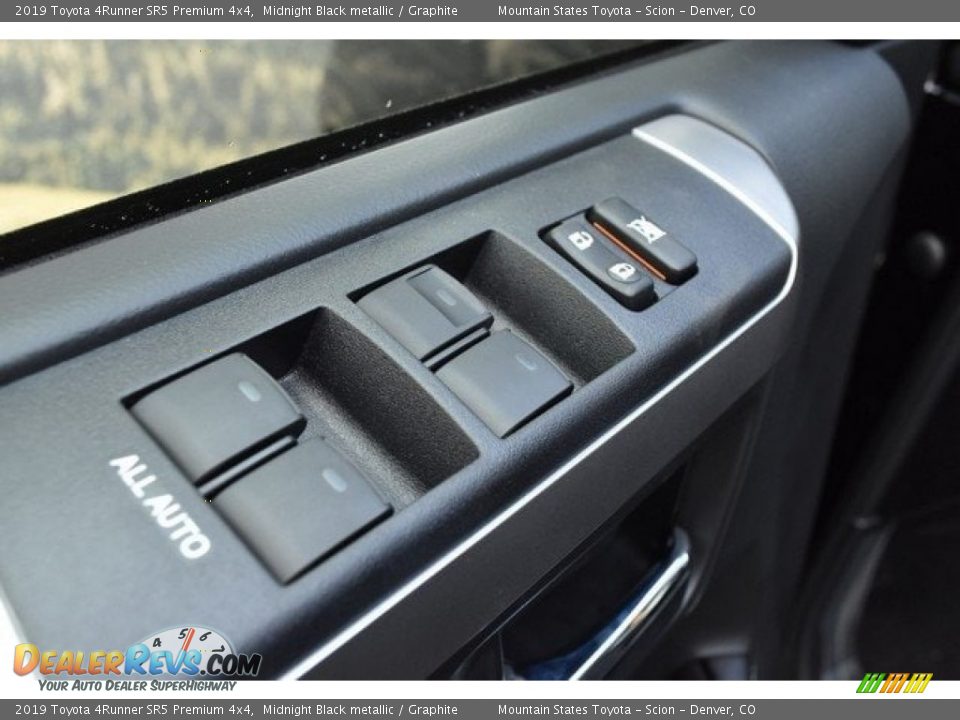 2019 Toyota 4Runner SR5 Premium 4x4 Midnight Black metallic / Graphite Photo #24