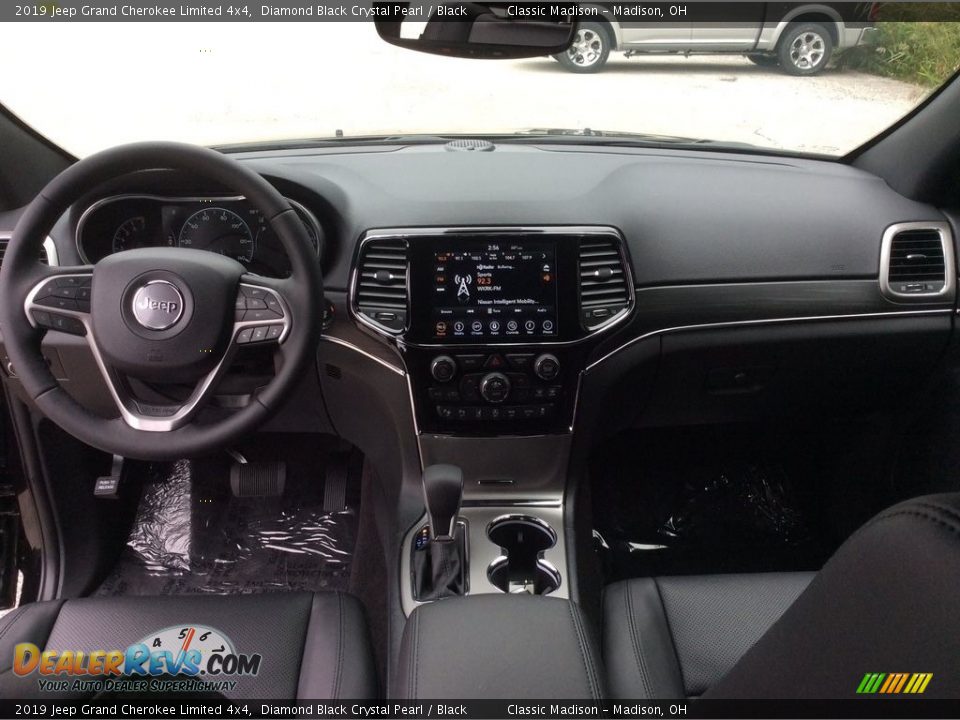 Dashboard of 2019 Jeep Grand Cherokee Limited 4x4 Photo #11