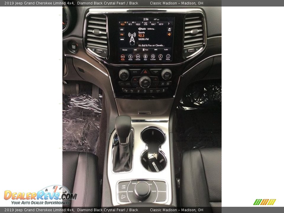 Controls of 2019 Jeep Grand Cherokee Limited 4x4 Photo #13