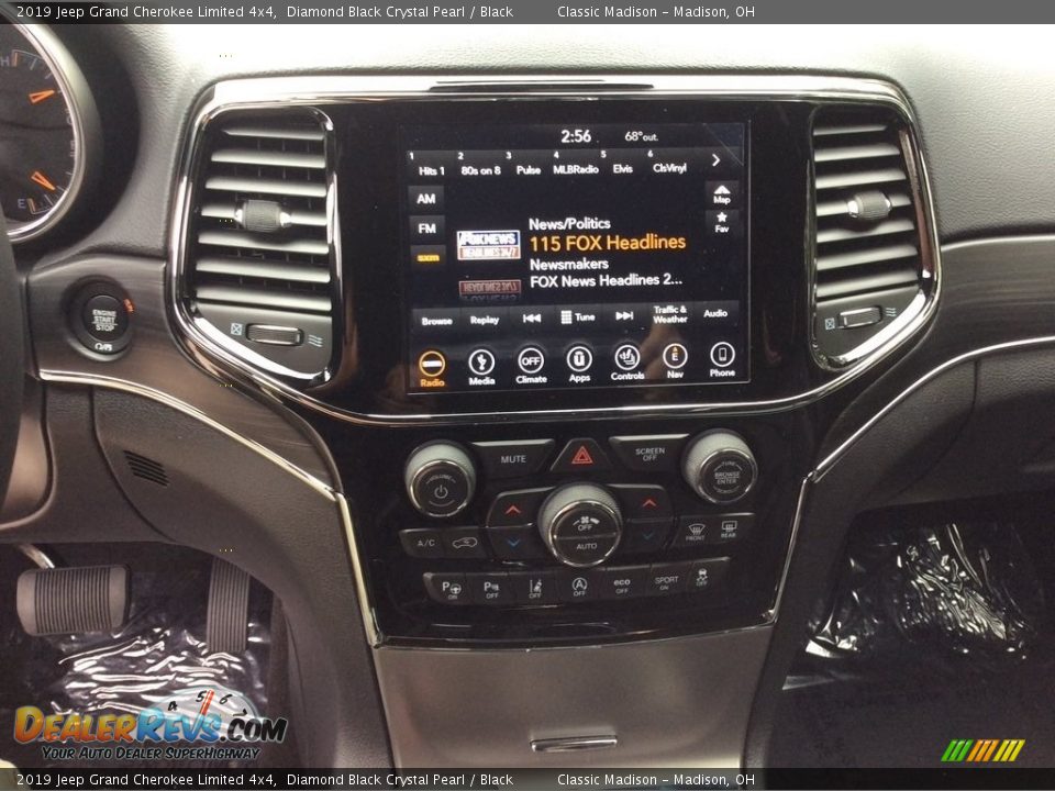 Controls of 2019 Jeep Grand Cherokee Limited 4x4 Photo #14