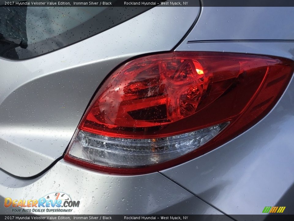 2017 Hyundai Veloster Value Edition Ironman Silver / Black Photo #23