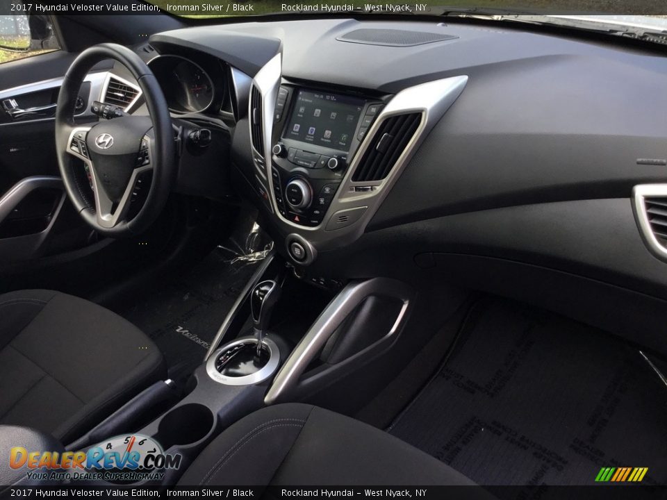 2017 Hyundai Veloster Value Edition Ironman Silver / Black Photo #26