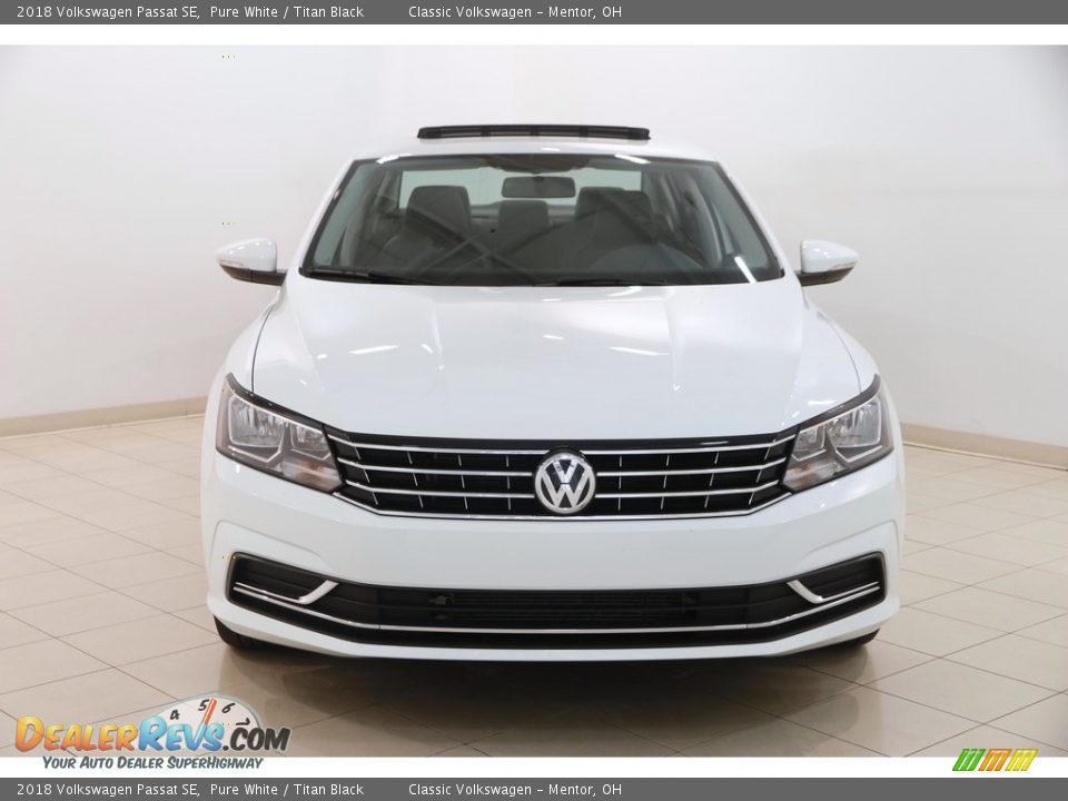 2018 Volkswagen Passat SE Pure White / Titan Black Photo #2