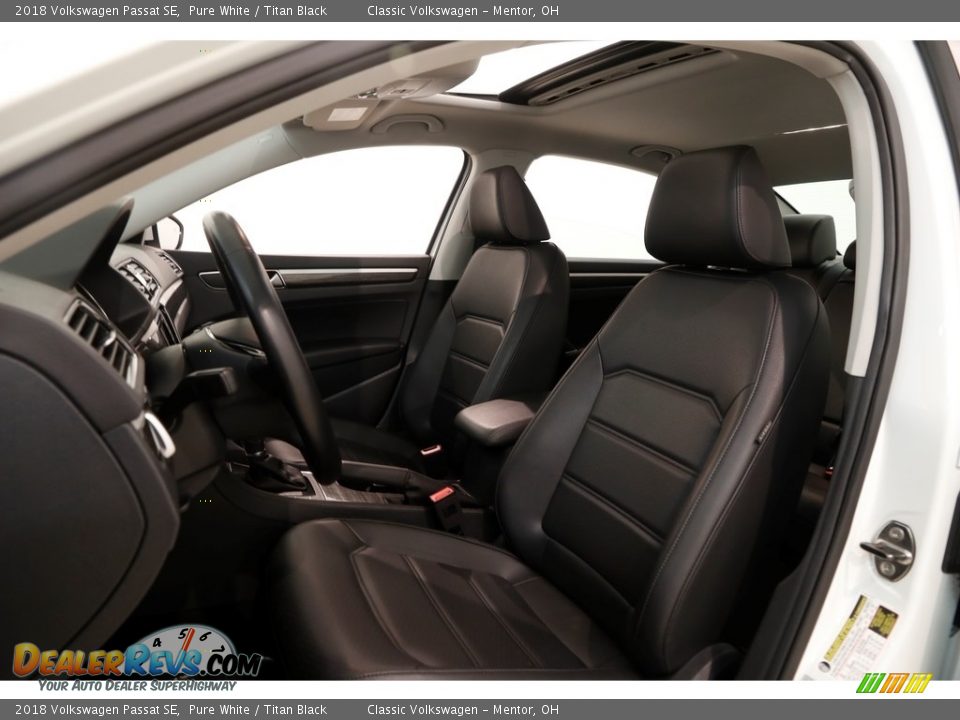 2018 Volkswagen Passat SE Pure White / Titan Black Photo #5