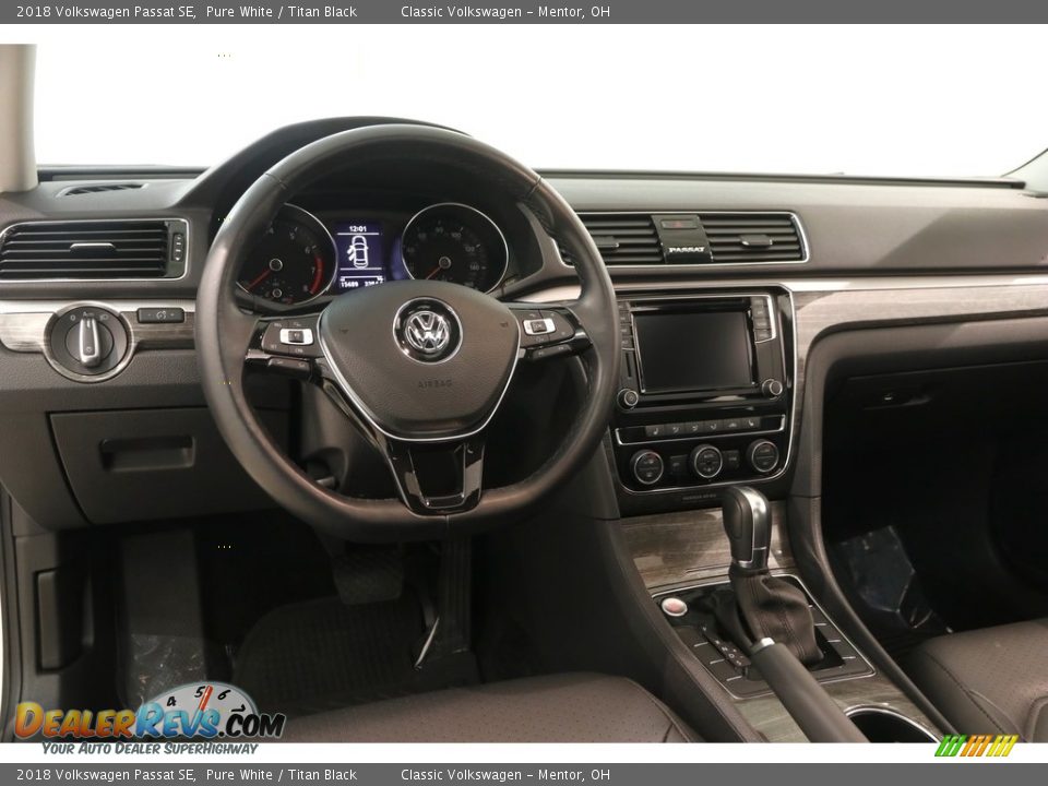 2018 Volkswagen Passat SE Pure White / Titan Black Photo #6