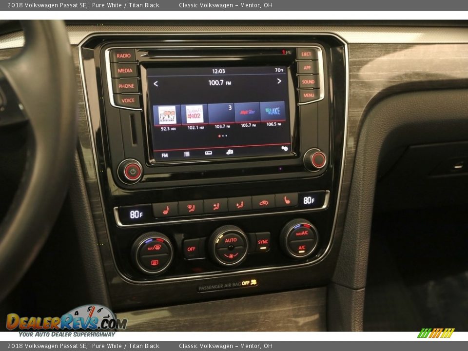 2018 Volkswagen Passat SE Pure White / Titan Black Photo #9