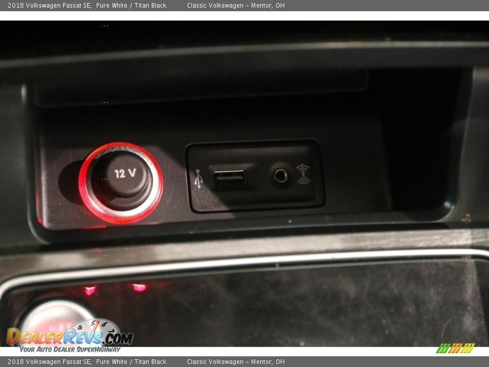 2018 Volkswagen Passat SE Pure White / Titan Black Photo #10