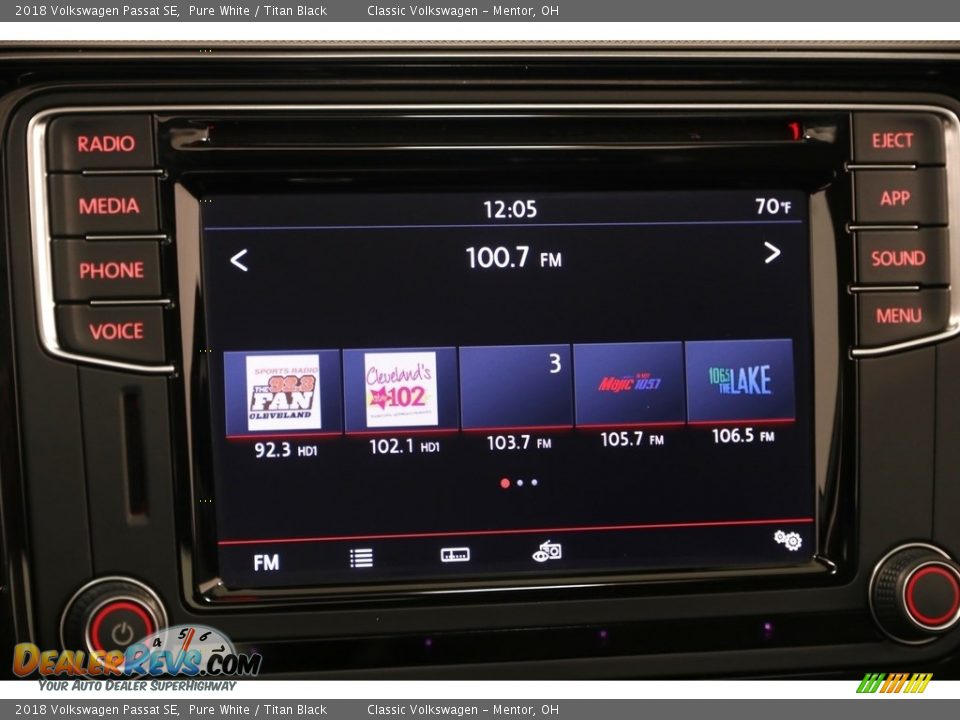 2018 Volkswagen Passat SE Pure White / Titan Black Photo #11