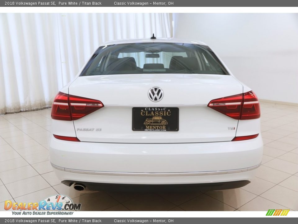 2018 Volkswagen Passat SE Pure White / Titan Black Photo #18