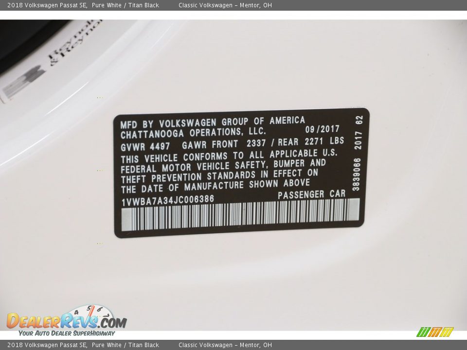 2018 Volkswagen Passat SE Pure White / Titan Black Photo #20