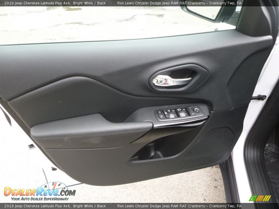 2019 Jeep Cherokee Latitude Plus 4x4 Bright White / Black Photo #14