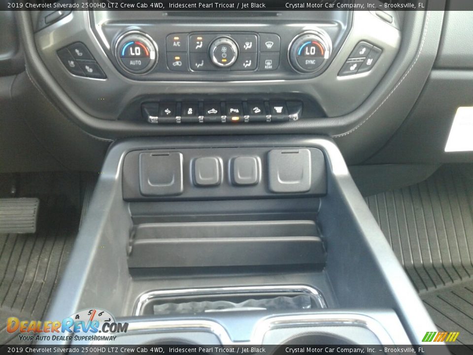 2019 Chevrolet Silverado 2500HD LTZ Crew Cab 4WD Iridescent Pearl Tricoat / Jet Black Photo #16