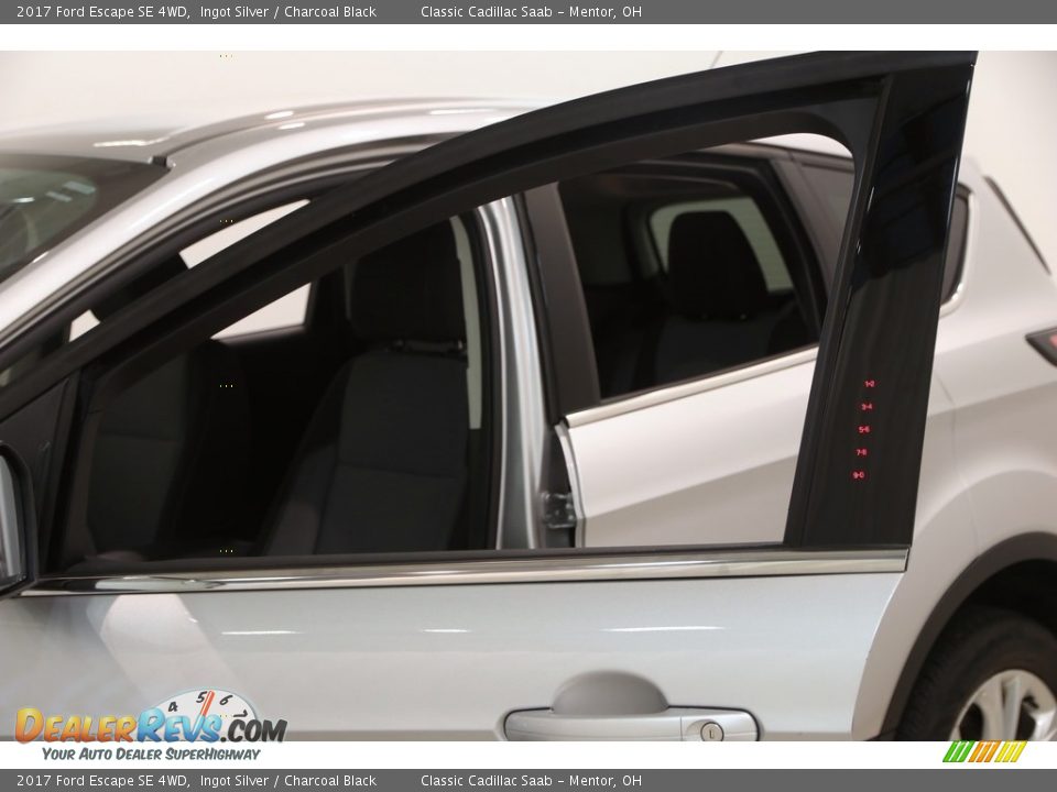 2017 Ford Escape SE 4WD Ingot Silver / Charcoal Black Photo #4