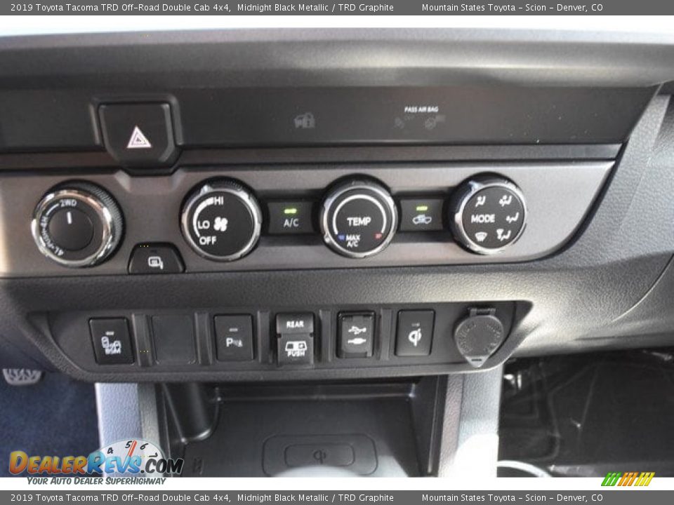 Controls of 2019 Toyota Tacoma TRD Off-Road Double Cab 4x4 Photo #29