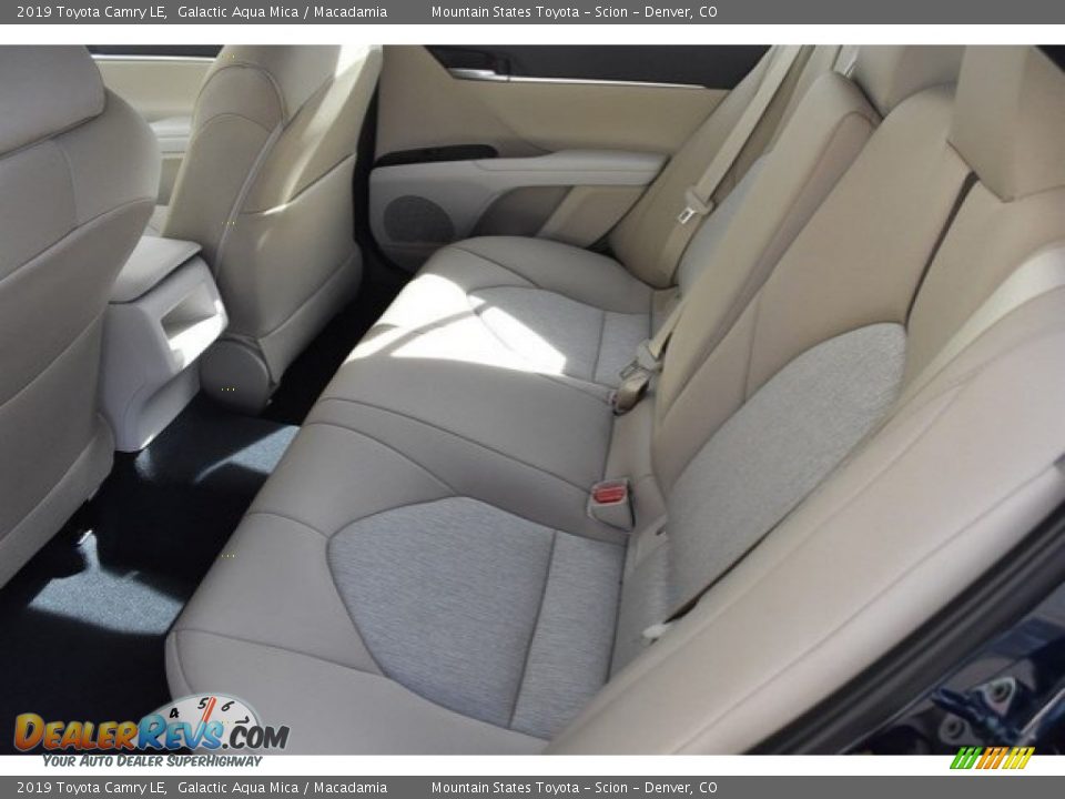 2019 Toyota Camry LE Galactic Aqua Mica / Macadamia Photo #15