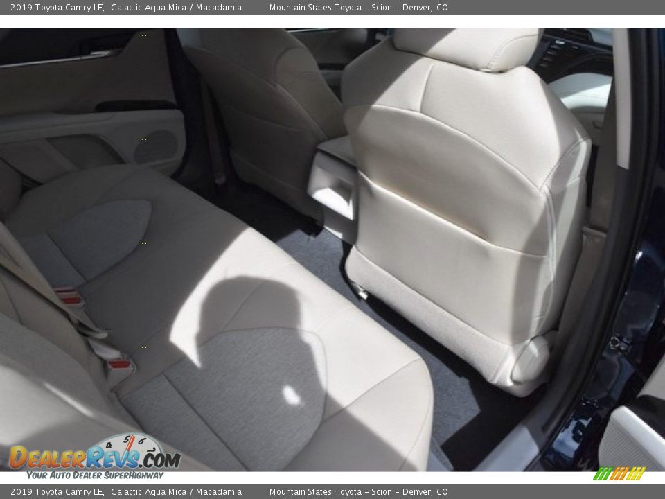 2019 Toyota Camry LE Galactic Aqua Mica / Macadamia Photo #17