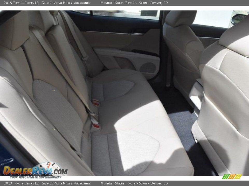 2019 Toyota Camry LE Galactic Aqua Mica / Macadamia Photo #18