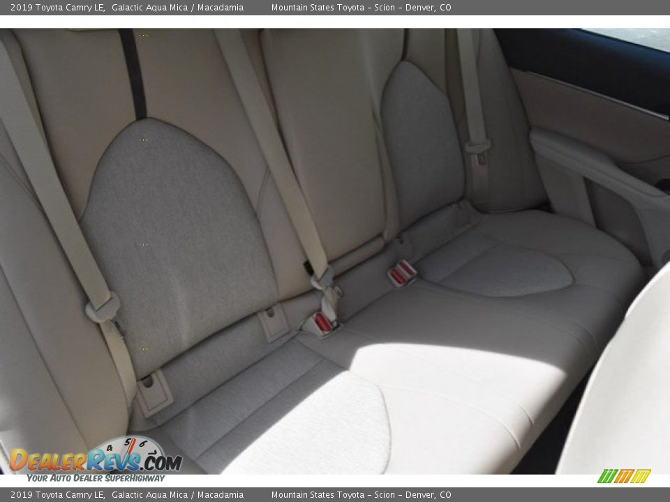 2019 Toyota Camry LE Galactic Aqua Mica / Macadamia Photo #19
